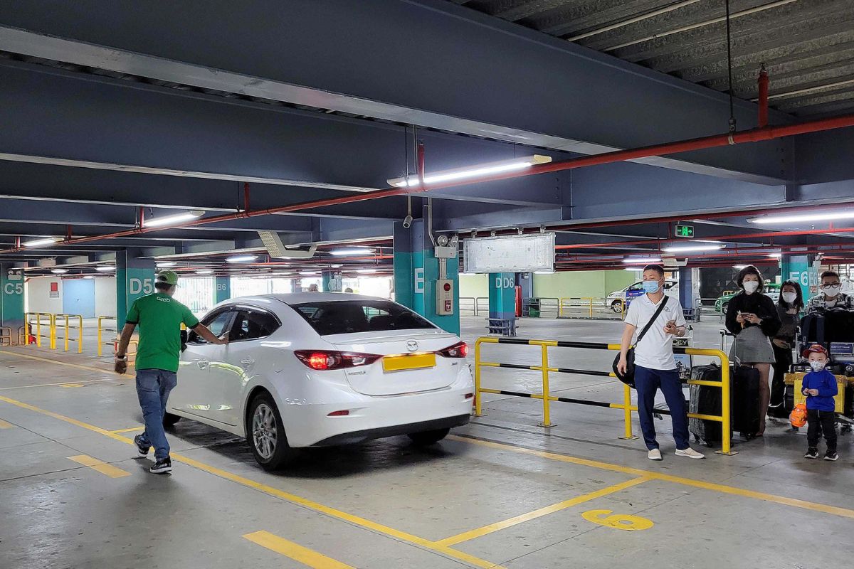 How to Get from Ho Chi Minh Airport to District 1